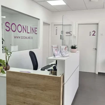 Recepción de clínica de ortodoncia invisible